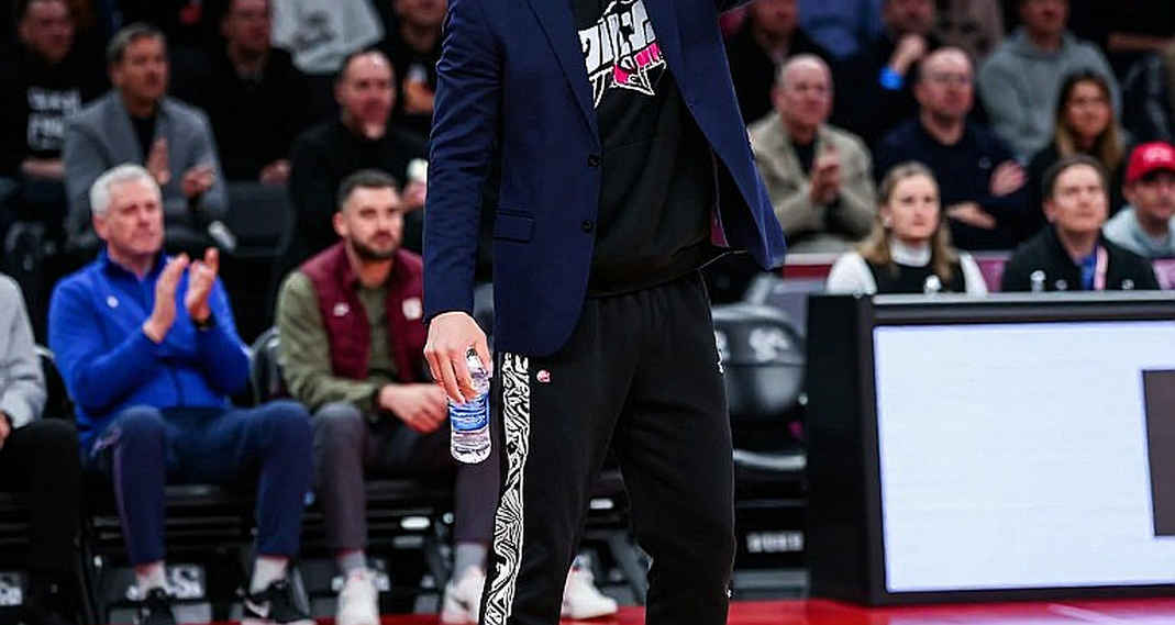 1.1 सेकंड, एक धक्का और चार संघीय आरोप: मलिक बीसली का केस NBA की निगरानी की सबसे कमज़ोर कड़ी कहाँ खोल रहा है