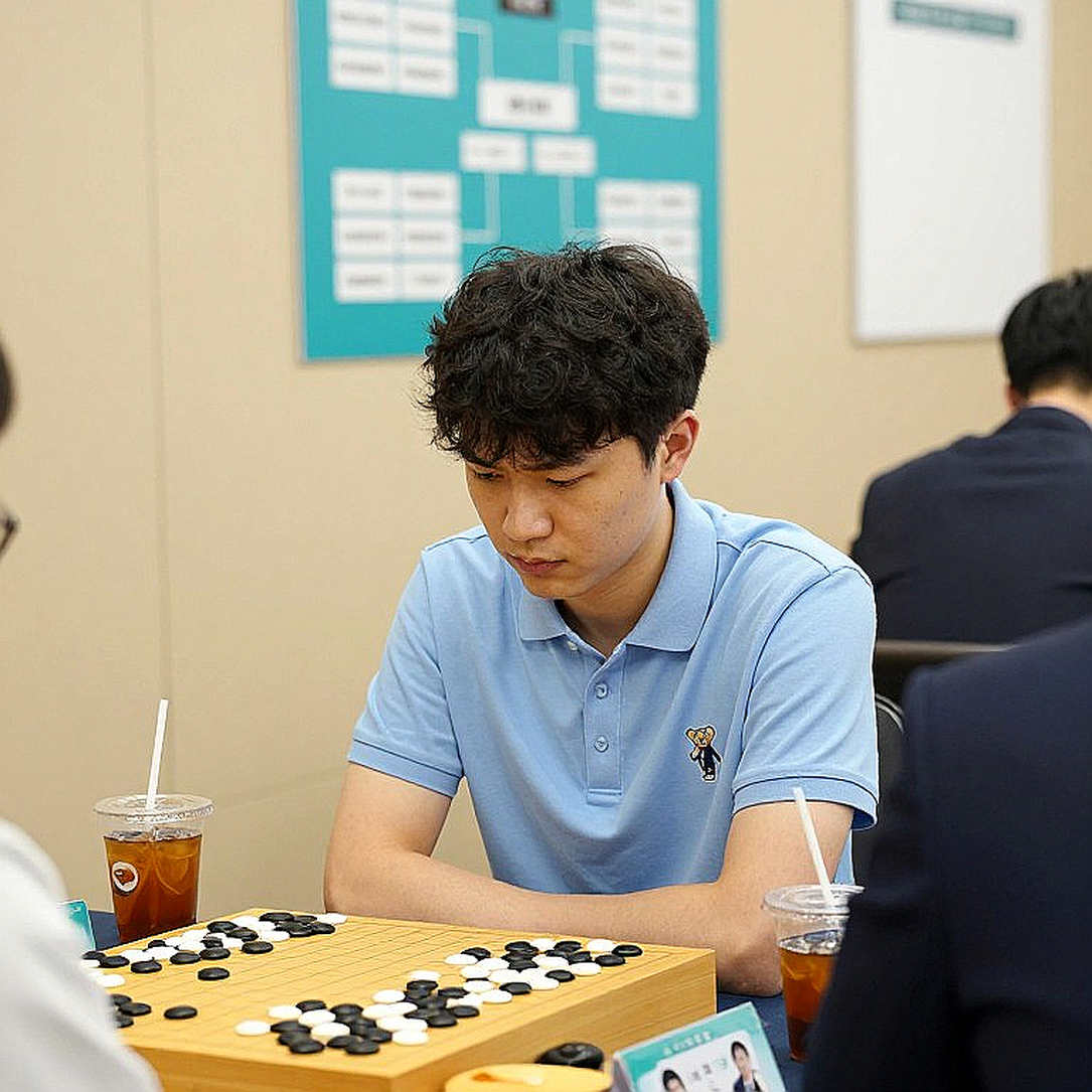 ChessBase Magazine #225: प्राग की 27 मिनिएचर और दस्तावेज़ का असली दांव